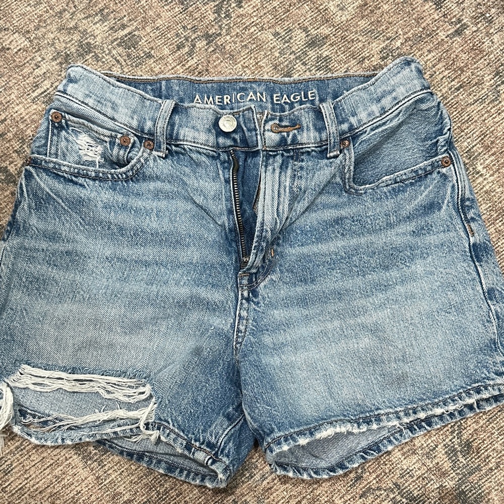 American Eagle Outfitters Light Wash Distressed Denim Shorts Size 2